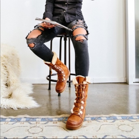 CAMEL SO WARM fur lined BOOTS- Shoe - Picture 2 of 4